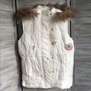 SO puffer vest off white hooded faux fur trim NWT size Juniors Medium